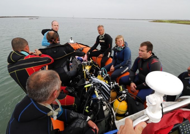 Entrenamiento de buceo frente a la costa de Oleron 